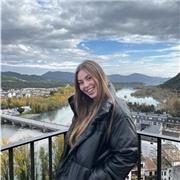 Estudiante de Magisterio para hacer repaso y ayudar con los deberes a alumnos de Primaria